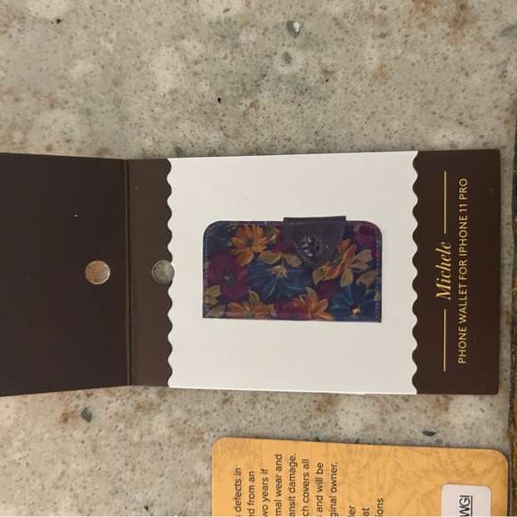 Patricia Nash leather iPhone 11Pro case - Picture 4 of 4